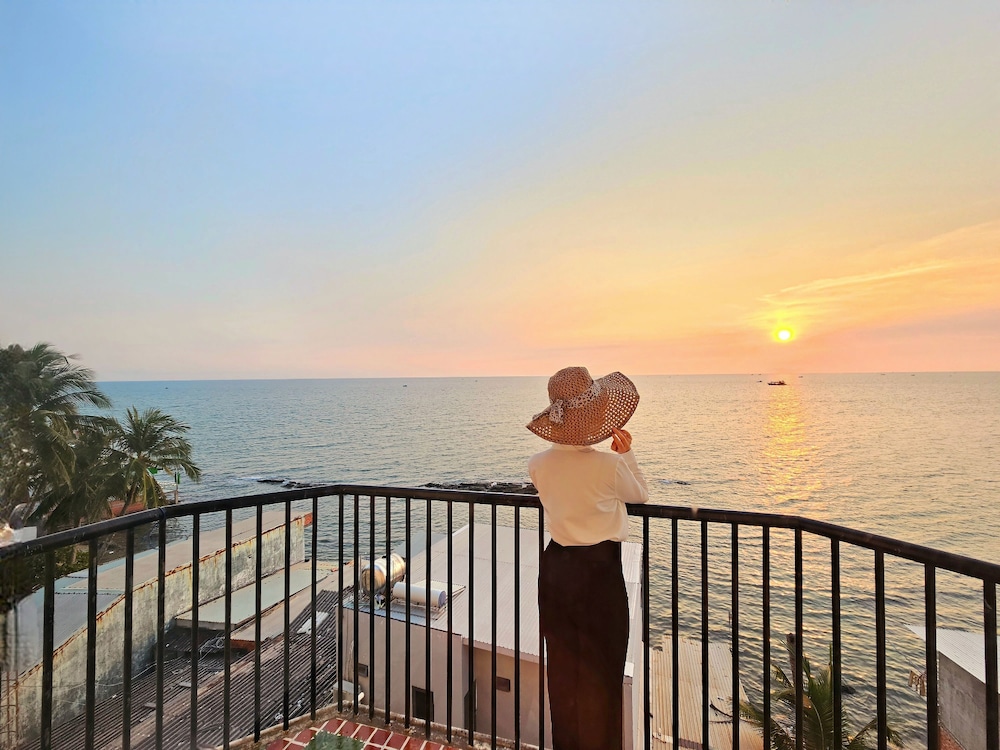 venus hotel massage and sky bar