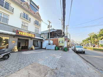 venus hotel massage and sky bar