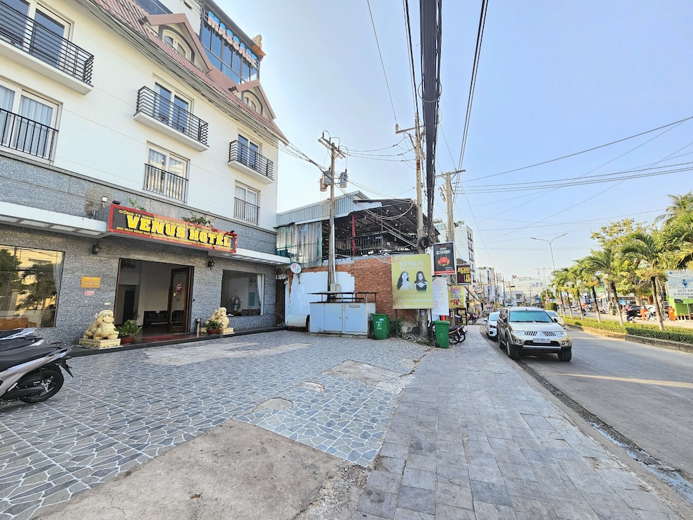 venus hotel massage and sky bar