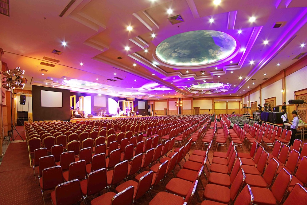 rocky plaza hotel padang