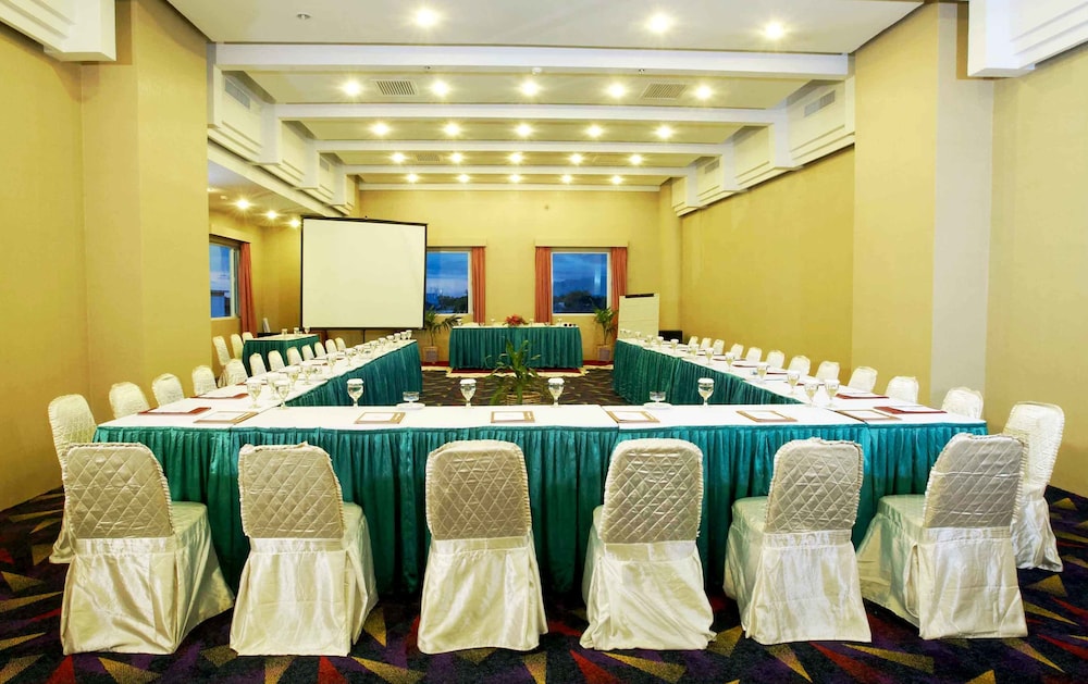 rocky plaza hotel padang