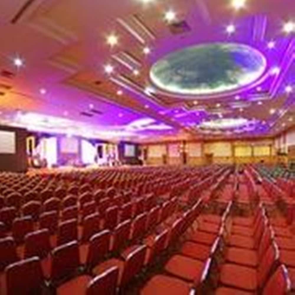 rocky plaza hotel padang