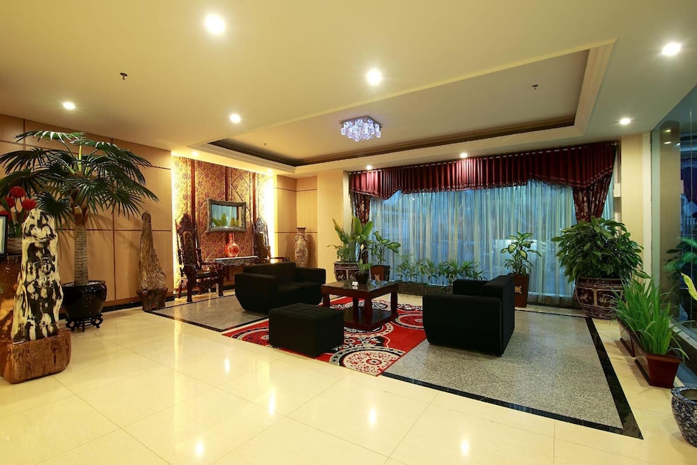 rocky plaza hotel padang