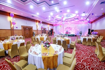 rocky plaza hotel padang