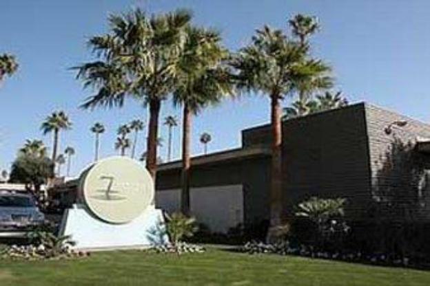 7 springs inn and suites