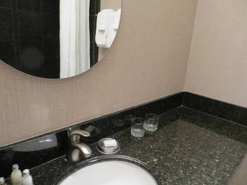 7 springs inn and suites