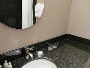 7 springs inn and suites