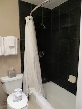 7 springs inn and suites