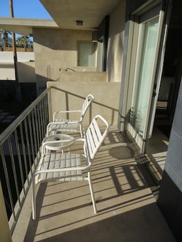 7 springs inn and suites