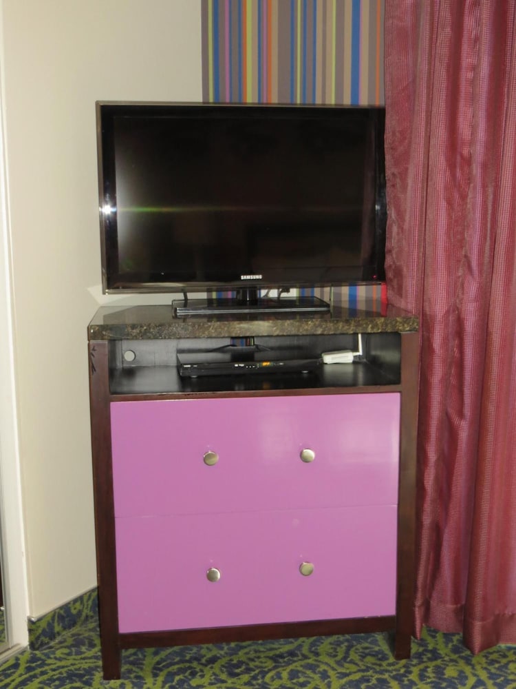 7 springs inn and suites