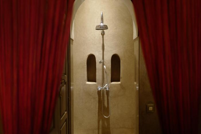 riad noir divoire