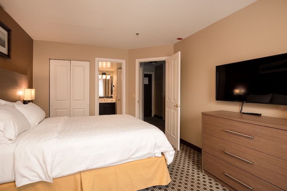 holiday inn express and suites tremblant by ihg