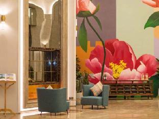 mercure xinyang shengde hotel east high speed railway station