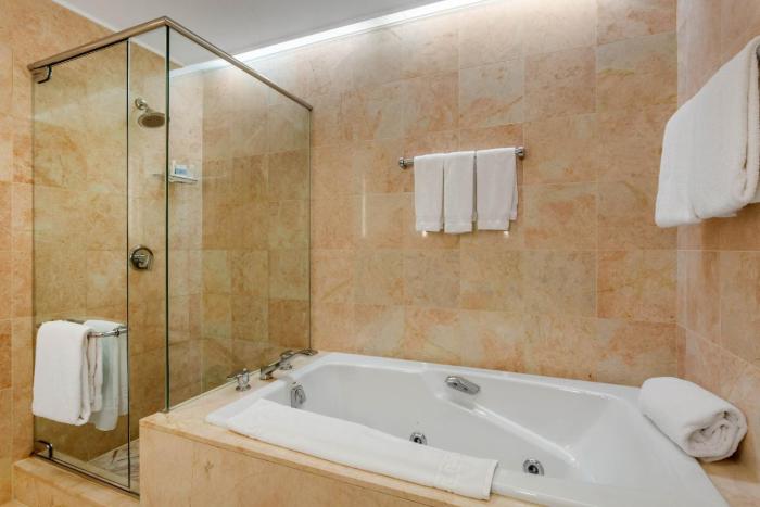 omni berkshire place