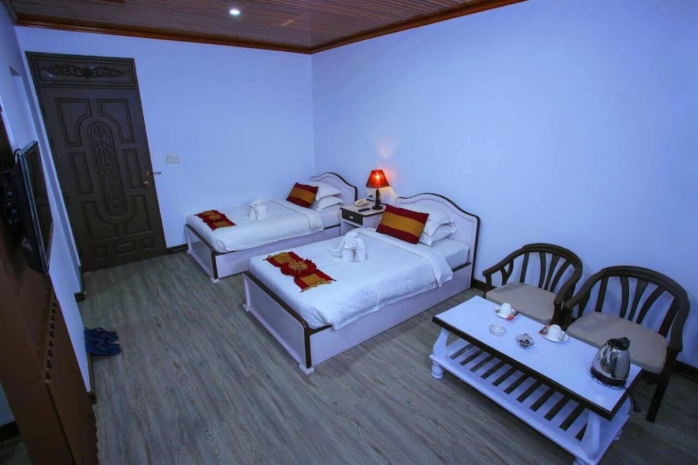 hotel queen mandalay