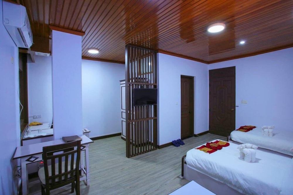hotel queen mandalay