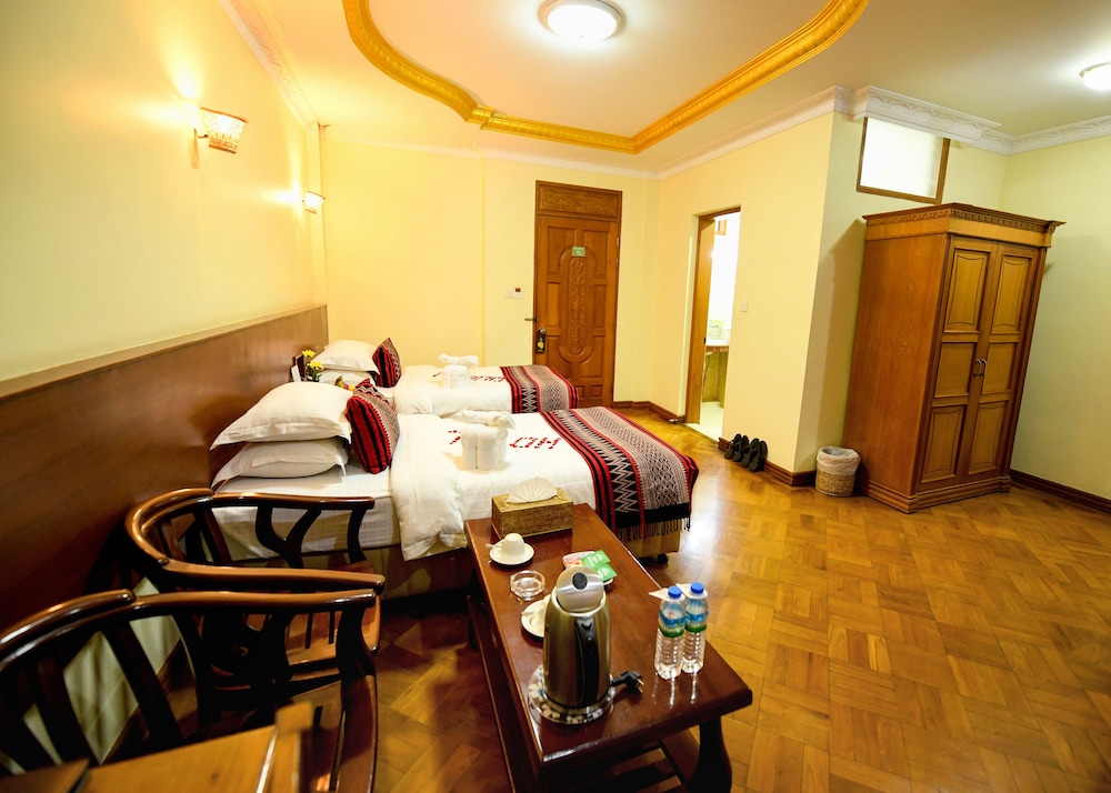 hotel queen mandalay