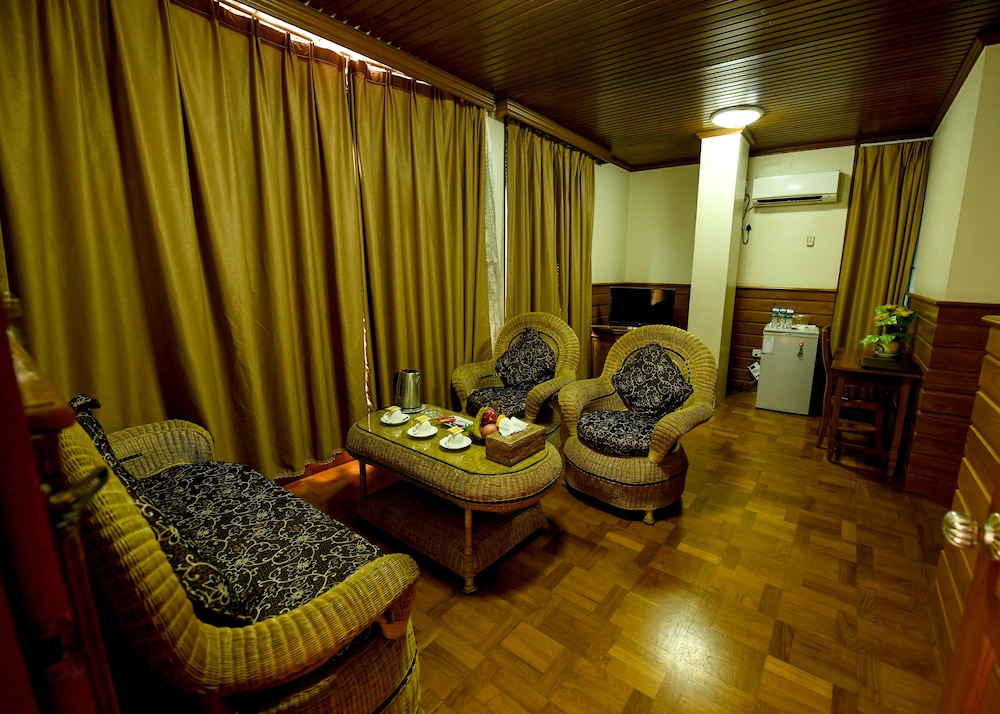 hotel queen mandalay