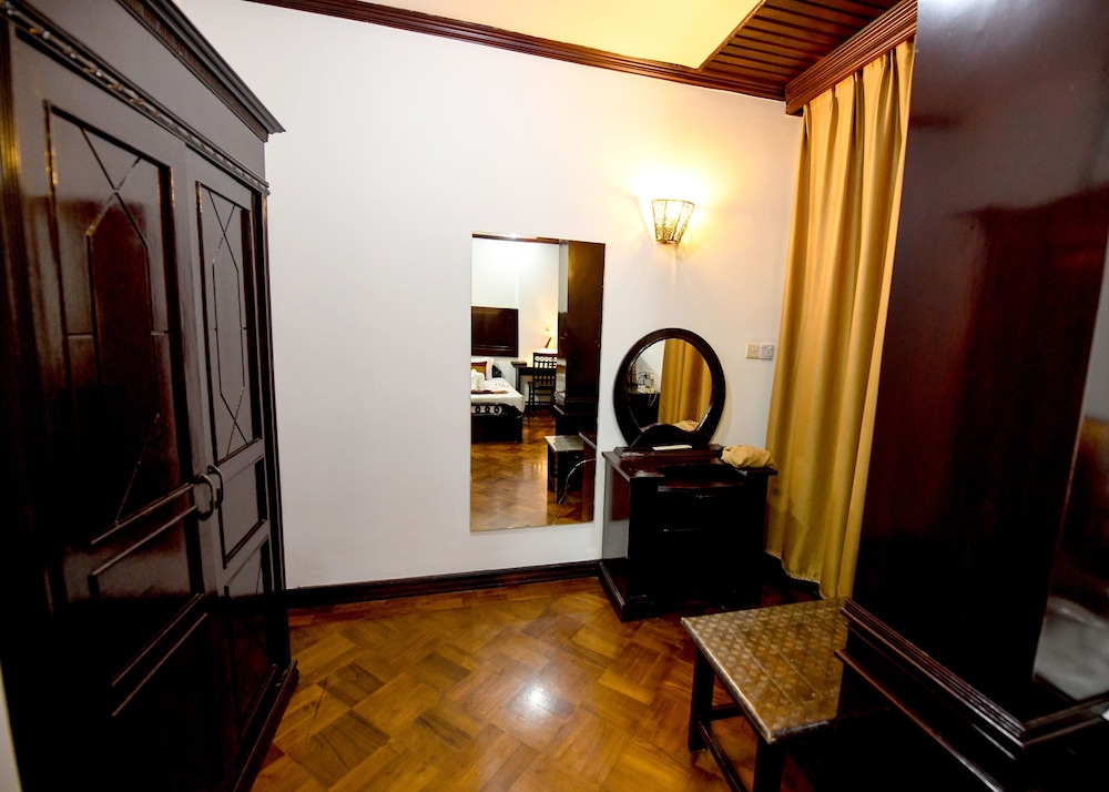 hotel queen mandalay