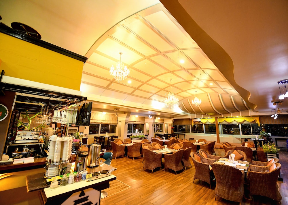 hotel queen mandalay