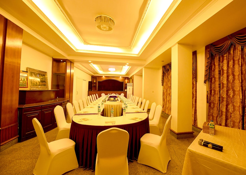hotel queen mandalay