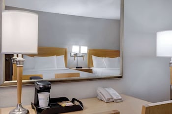 days inn by wyndham niagara falls near the falls