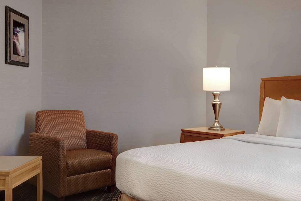 days inn by wyndham niagara falls near the falls