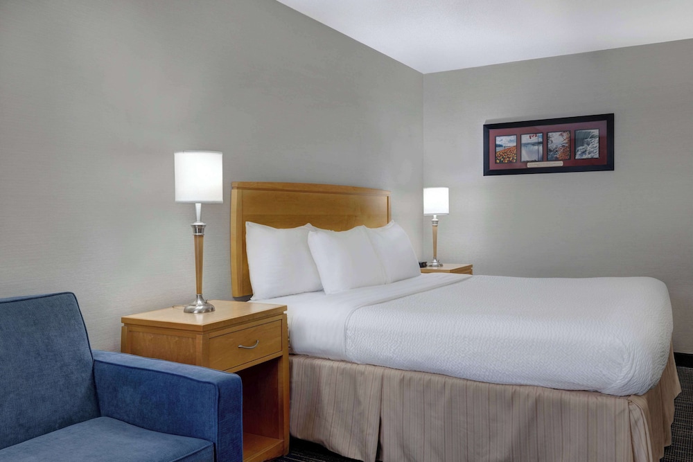 days inn by wyndham niagara falls near the falls