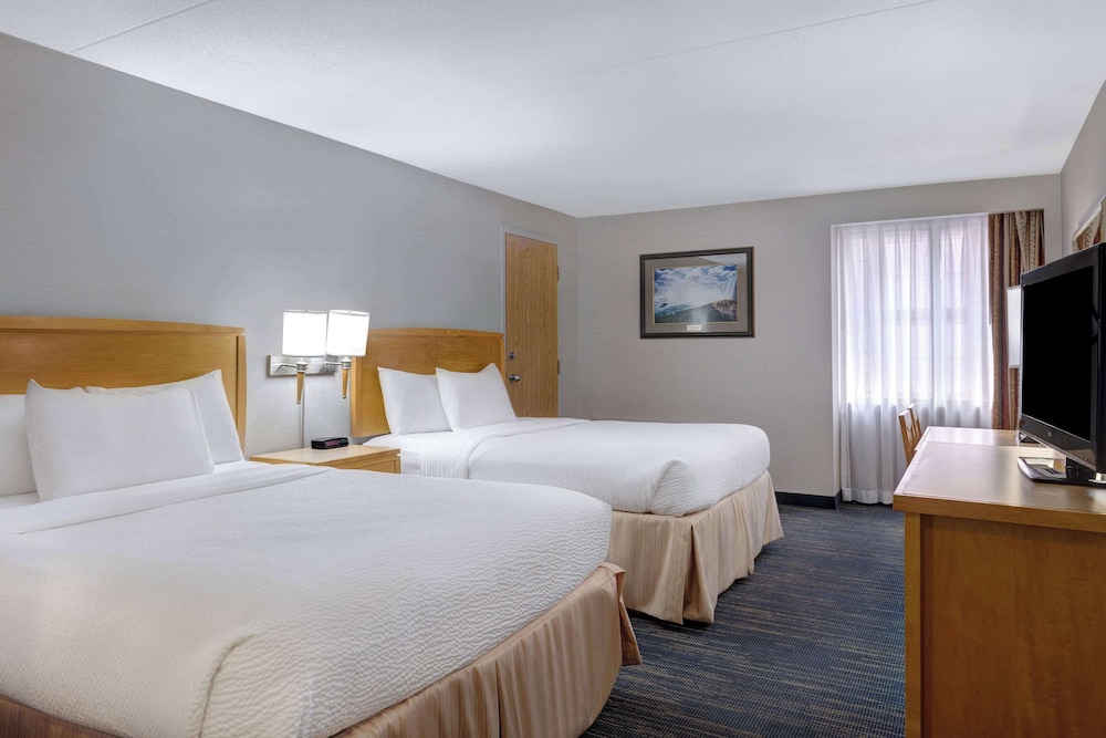 days inn by wyndham niagara falls near the falls