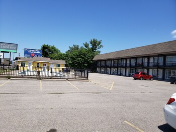 Niagara Falls Courtside Inn,Ontario>>Niagara Falls,2 star