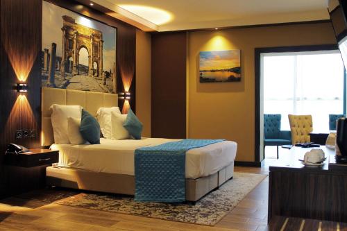 lb suites hotel
