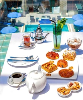 lb suites hotel