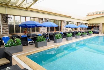 lb suites hotel