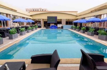 lb suites hotel