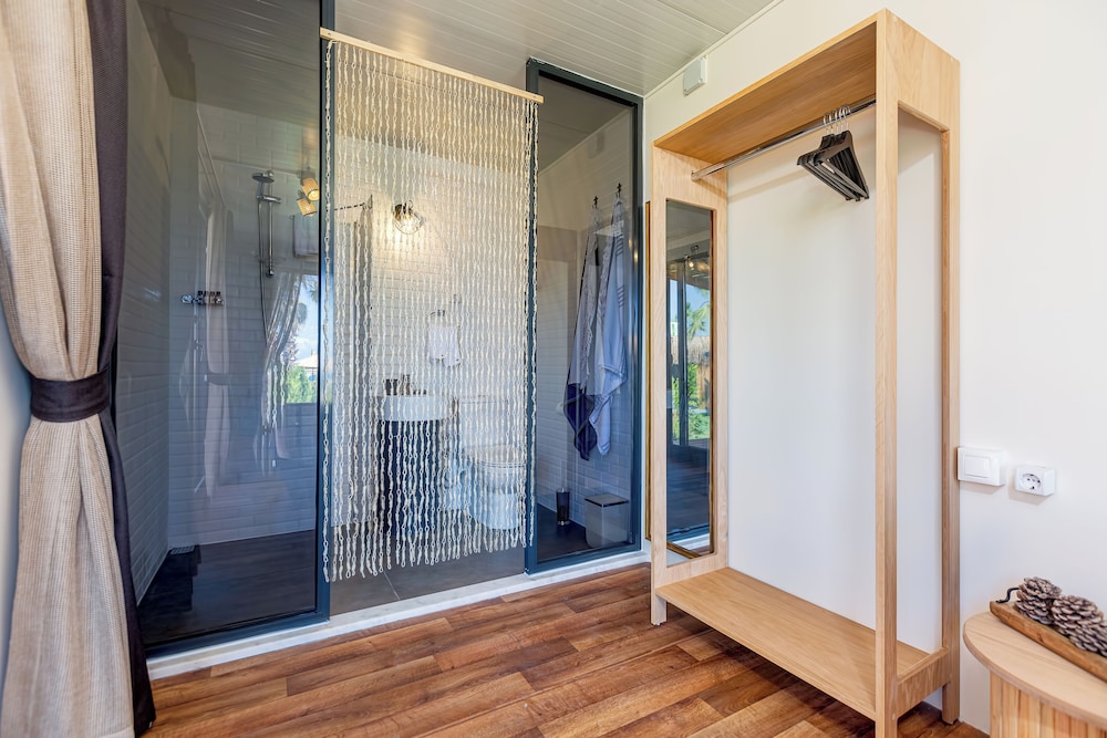 anda beach bistro and rooms