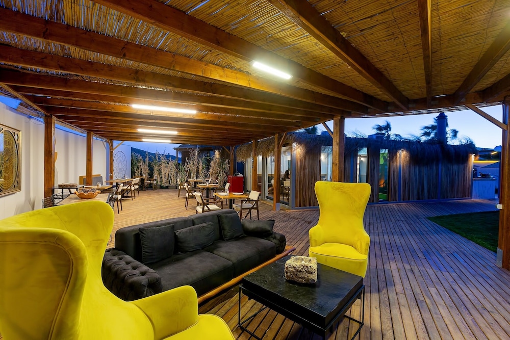 anda beach bistro and rooms