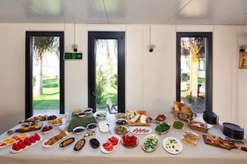 anda beach bistro and rooms