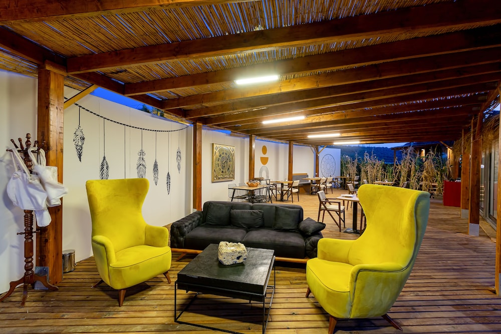 anda beach bistro and rooms