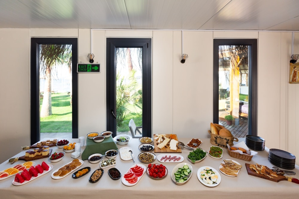 anda beach bistro and rooms
