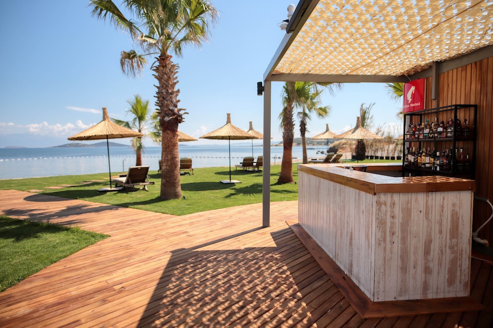 anda beach bistro and rooms
