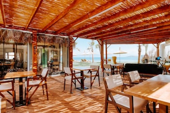 anda beach bistro and rooms