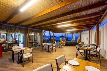 anda beach bistro and rooms