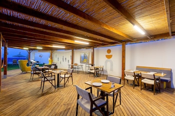 anda beach bistro and rooms
