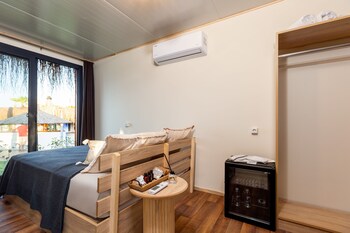anda beach bistro and rooms