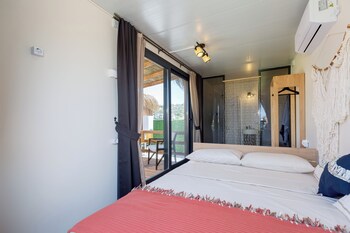 anda beach bistro and rooms
