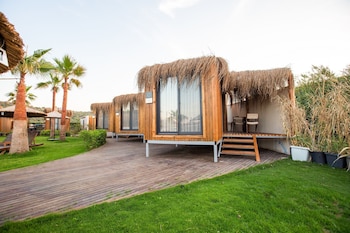 anda beach bistro and rooms