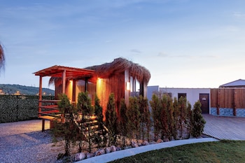 anda beach bistro and rooms