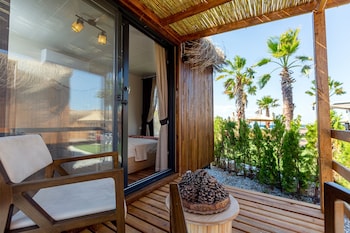 anda beach bistro and rooms