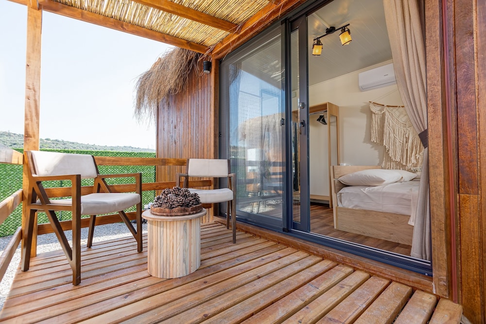 anda beach bistro and rooms