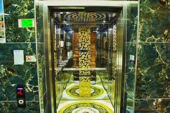 bianca deluxe hotel van